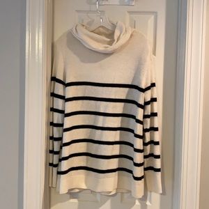 Old navy turtle neck sweater. Size Large.